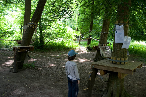 Photos accrobranches.  Photos d'Evasion verte dans le parc de Saint Cloud prises lors de notre visite en mai 2008.
